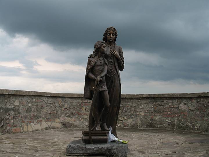 Скульптура Ілоні Зріні та Ференцу ІІ Ракоці